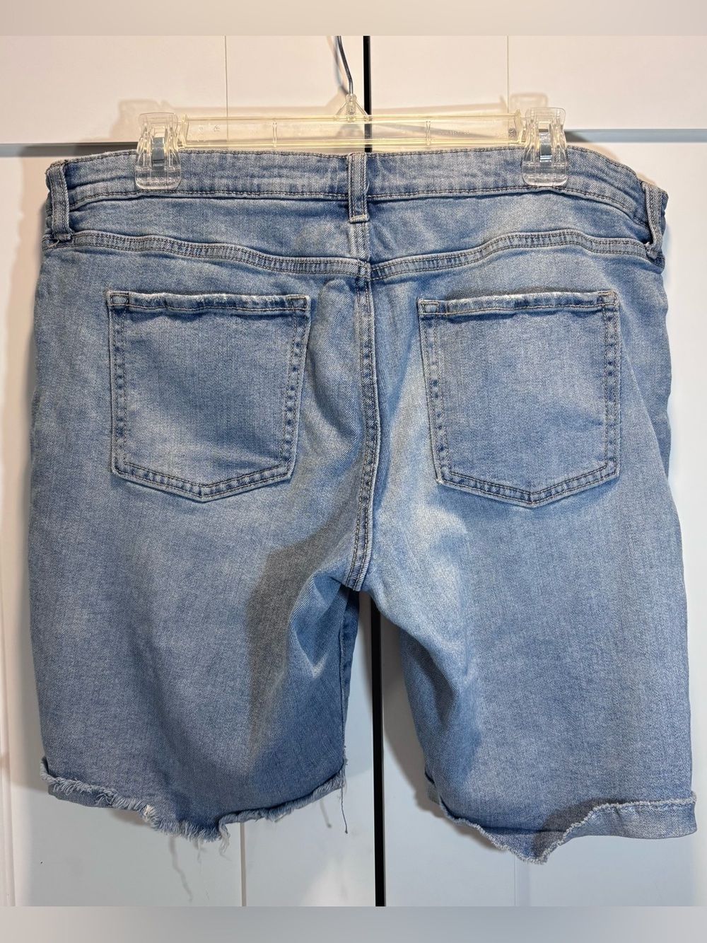 GAP Women’s Blue Jean Cotton Denim Shorts Raw Hem Size 14 / 32” Waist - Picture 3 of 4